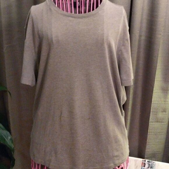 Calvin Klein Olive Green Tee - Picture 1 of 7